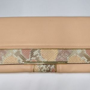 NWOT. VINCE CAMUTO ENVELOPE CLUTCH.